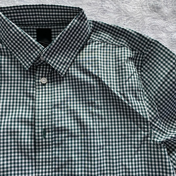 SALE🎉 Green check shirt - Picture 3 of 3